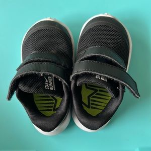 Nike Toddler Sneakers Gently Worn Size 4